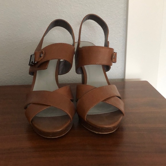 Tahari Block Heels - Picture 2 of 6